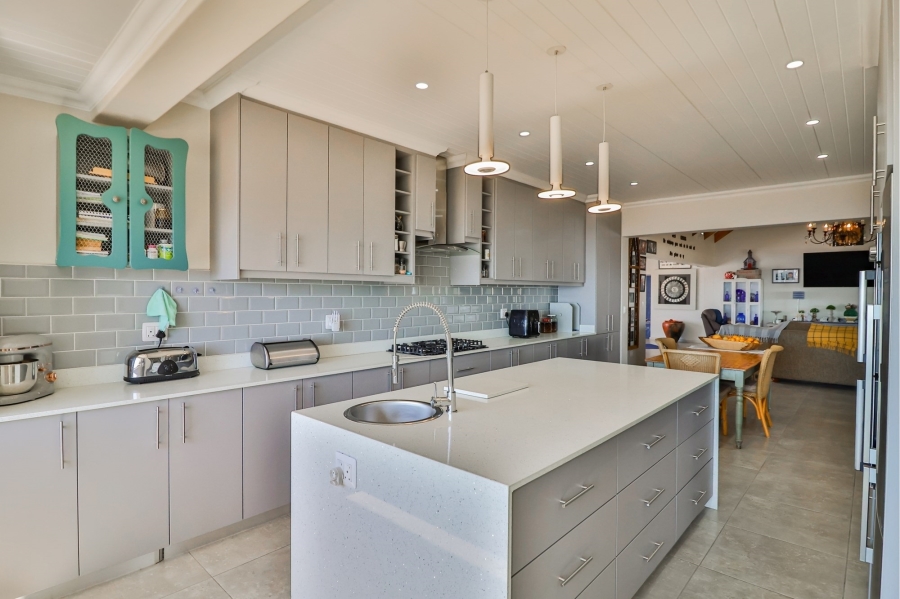 5 Bedroom Property for Sale in Da Gama Bay Western Cape